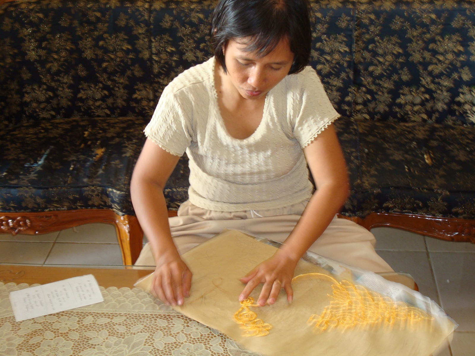 Proses Pembuatan Sulam Usus Tradisional